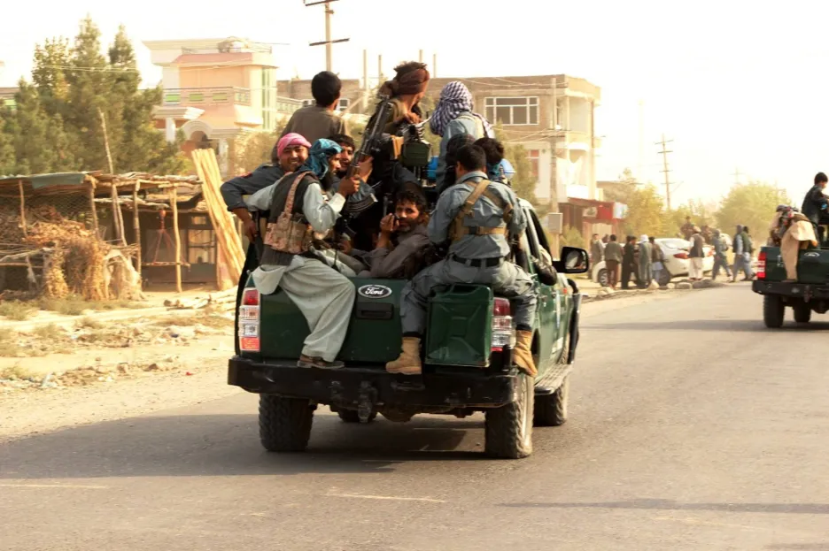 Afghánští vojáci se přesouvají ve městě Kunduz
