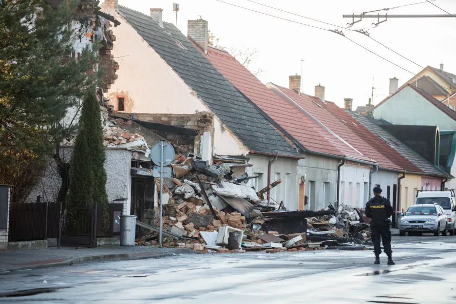 Vyšetřování příčin výbuchu domu v Lidické ulici v Českých Budějovicích