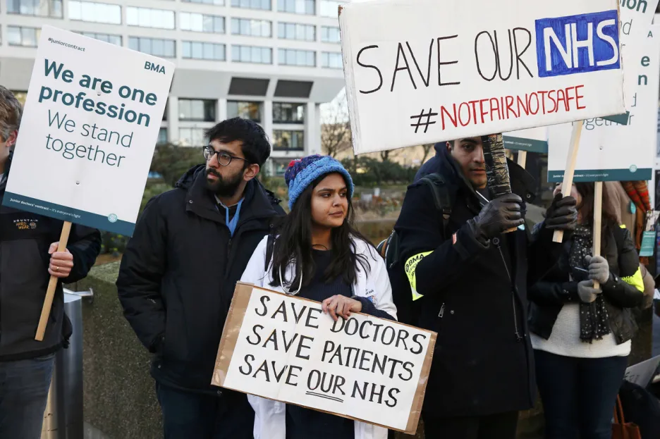 Stávka mladých britských lékařů