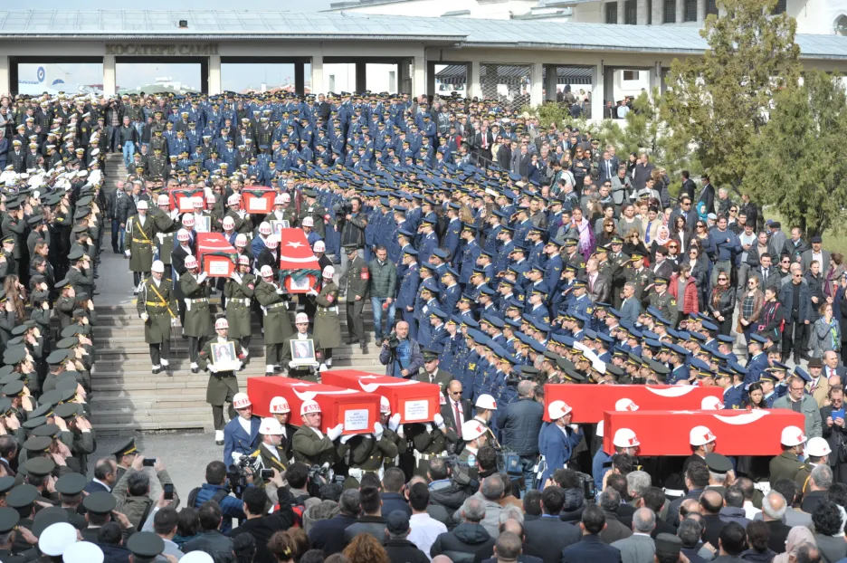 Pohřeb obětí středečního atentátu v Ankaře
