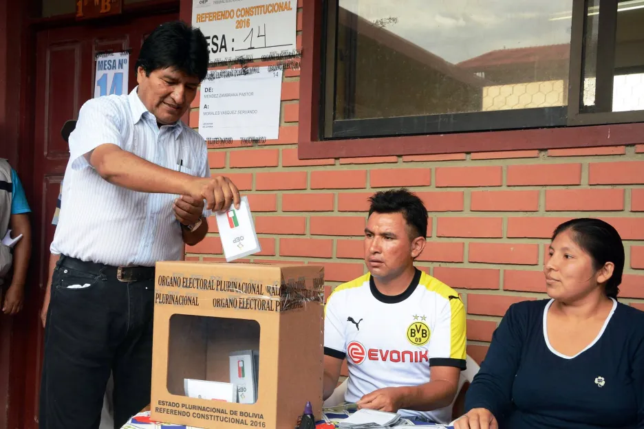 Bolivijský prezident Evo Morales hlasuje v referendu