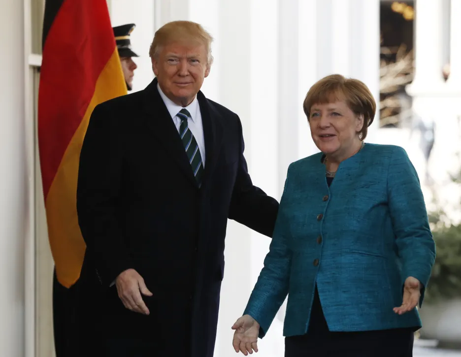 Trump a Merkelová před Bílým domem