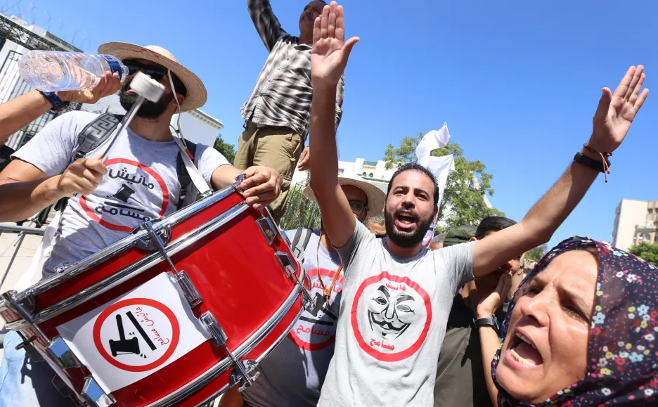 Tunisané demonstrují proti amnestiím