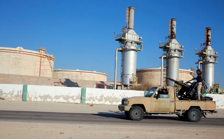 Haftarovy síly u jednoho z ropných terminálů u Benghází v roce 2016