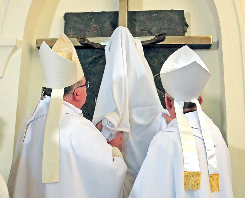 Odhalení pamětního kříže v želivském klášteře