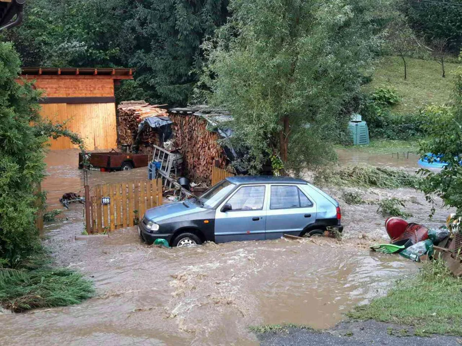 Přes Šumpersko se prohnala silná bouře, ve Štítech vyplavila domy
