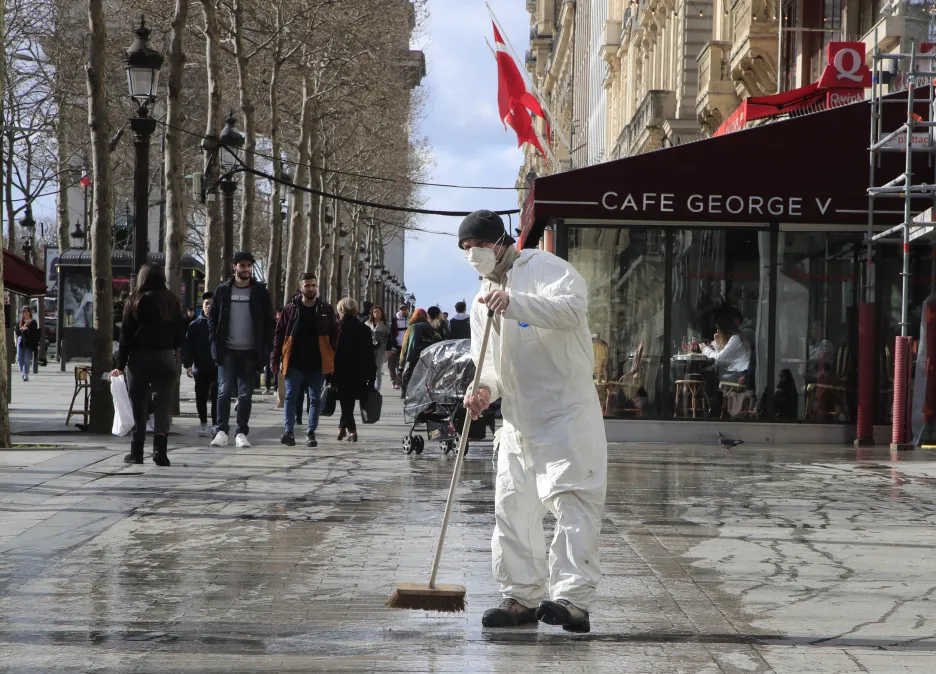 Čištění ulic v Paříži