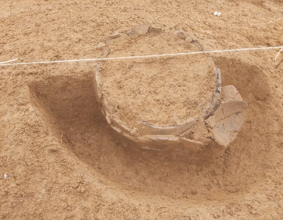 V místě, kudy povede dálnice, objevili archeologové žárové hroby