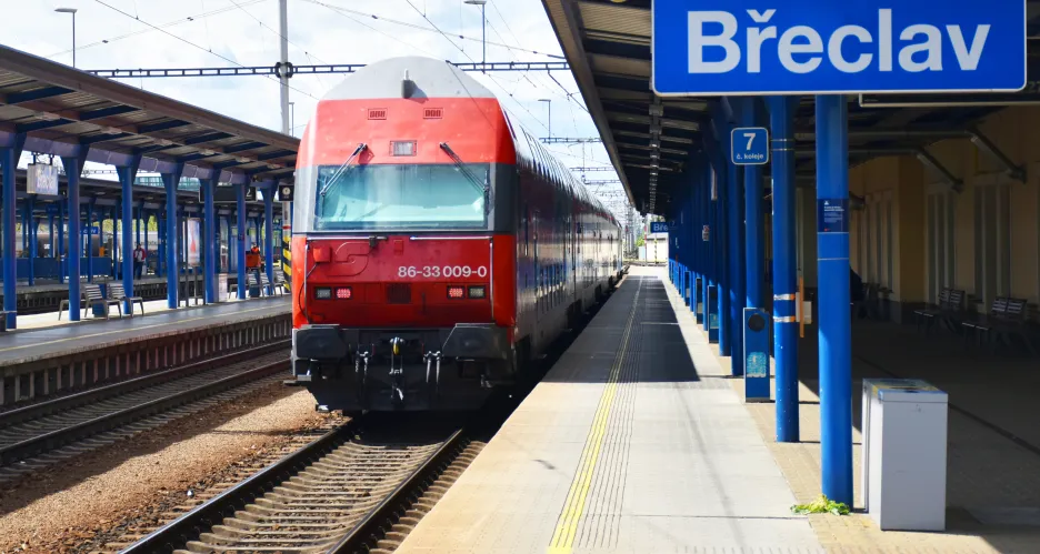 Rakouský vlak v Břeclavi