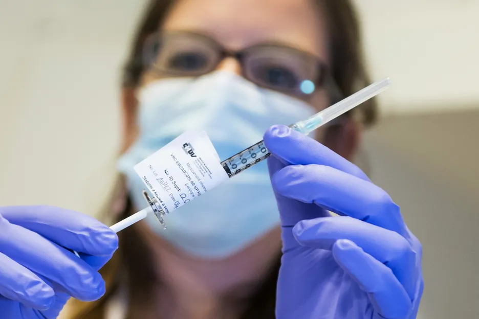 Testování americké vakcíny proti ebole