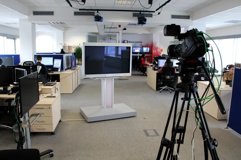Vysílací prostor v newsroomu Nových médií