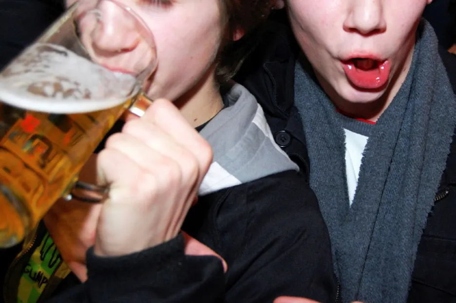 Děti pijící alkohol