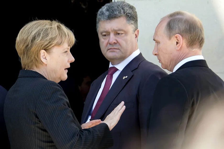 Angela Merkelová, Petro Porošenko a Vladimir Putin