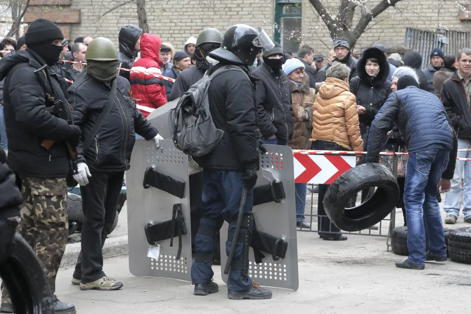 Proruští aktivisté obsadili v Slavjansku policejní stanici