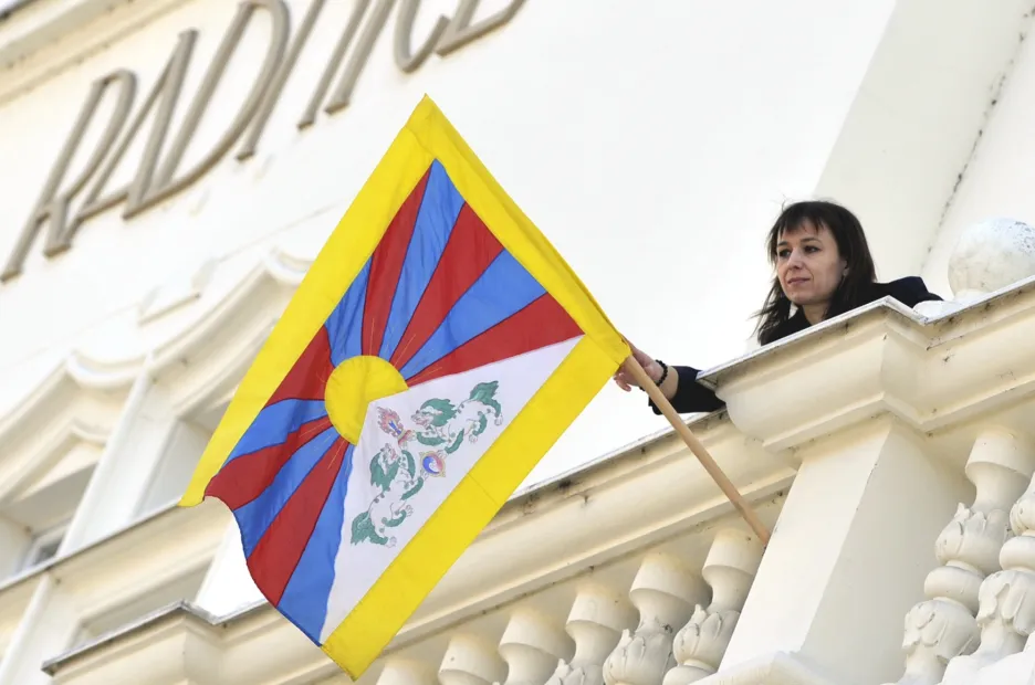 Tibetská vlajka na radnici v Opavě