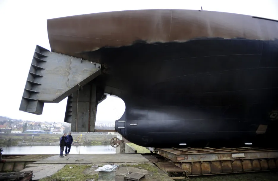 Záď největší lodi vyrobené v Česku