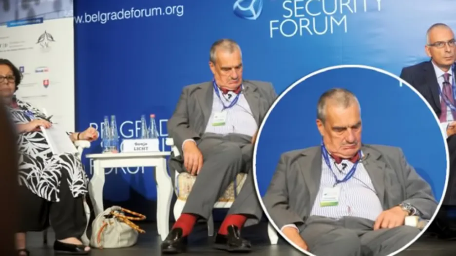 Karel Schwarzenberg spí na Bělehradském bezpečnostním fóru
