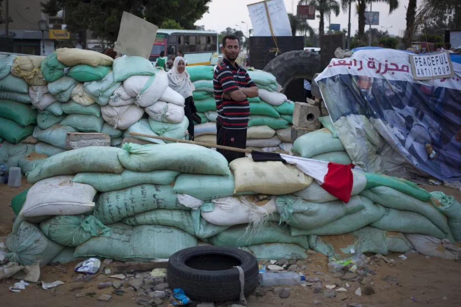 Zastánci exprezidenta Mursího staví barikády
