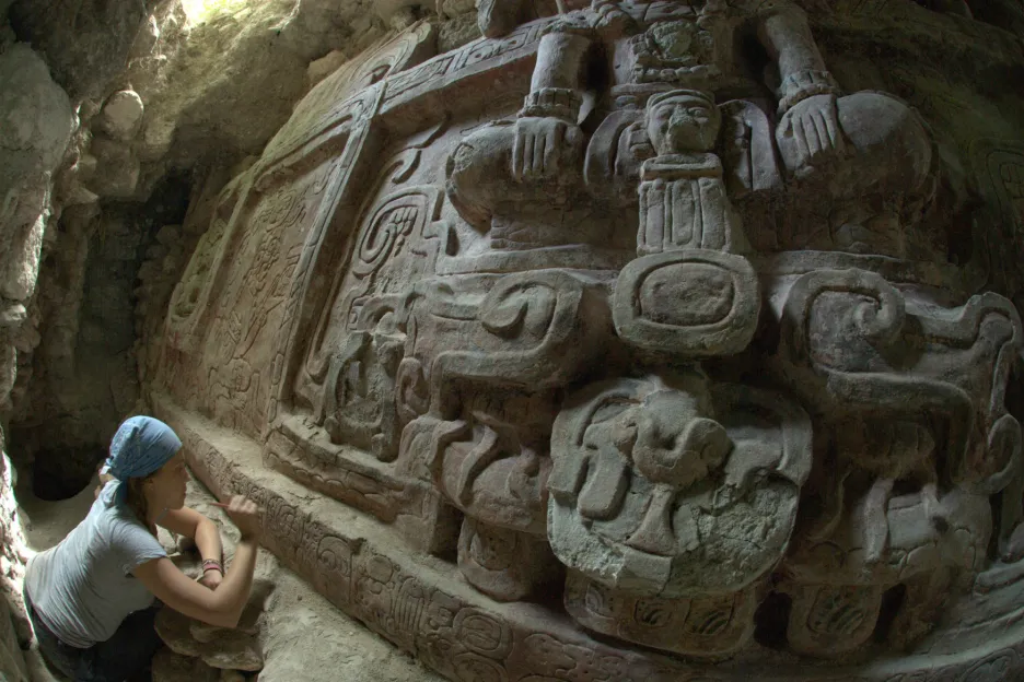 Archeologové objevili v Guatemale velkou mayskou skulpturu