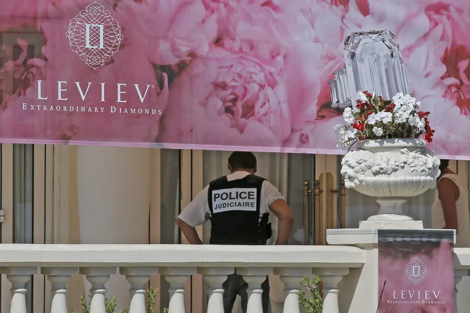 Krádež šperků v Cannes