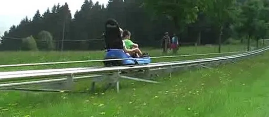 Děti si vyzkoušely jízdu na bobech