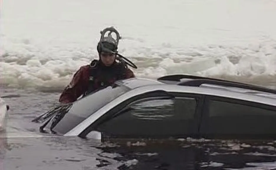 Vytažení auta z vody