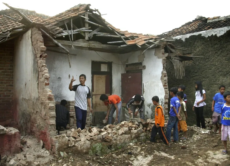 Zemětřesení zbořilo spoustu domů
