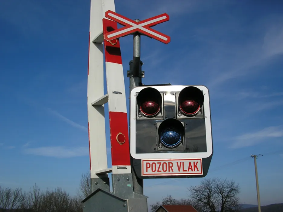 Semafory na železničním přejezdu