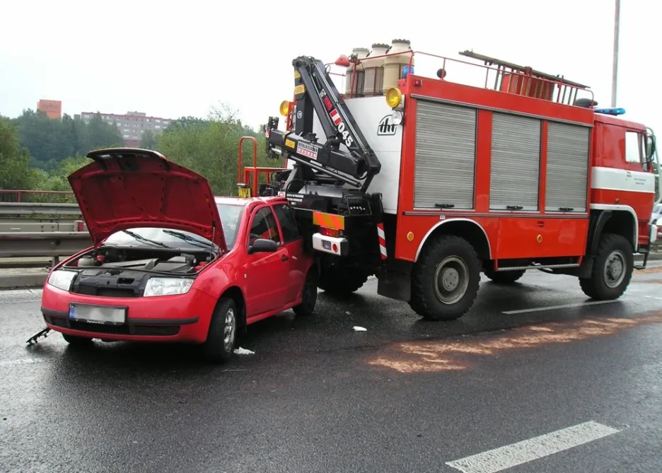 Nehoda hasičů a škodovky