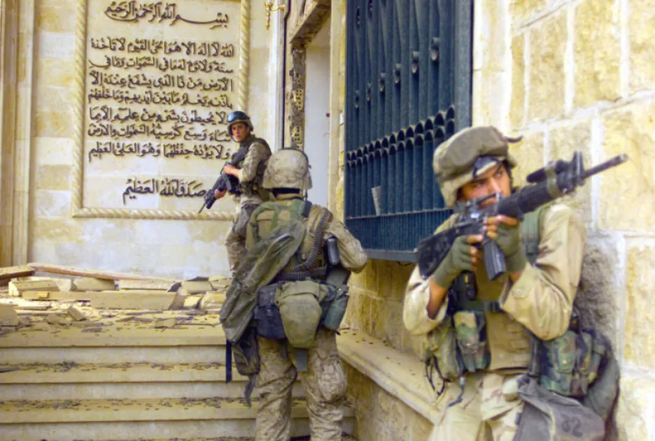 Američtí vojáci v jednom ze Saddámových paláců