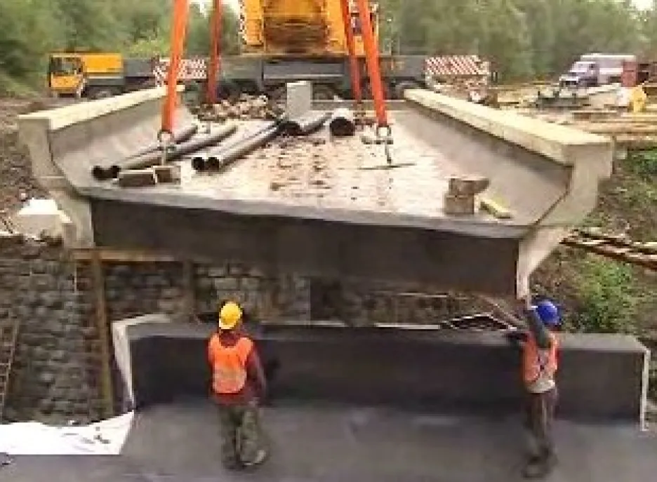 Přesun betonového mostu