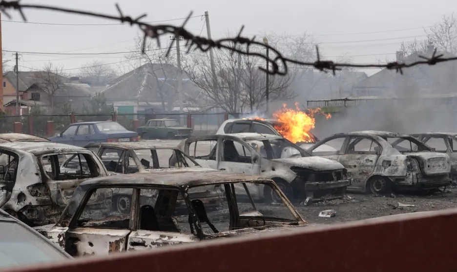 Mariupol po ostřelování raketami, Kyjev viní povstalce
