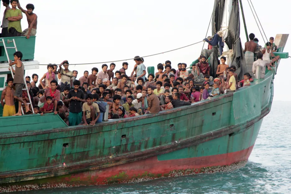Běženci zachránění flotilou indonéských rybářů