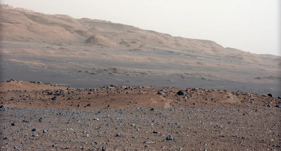 Povrch Marsu vyfocený sondou Curiosity