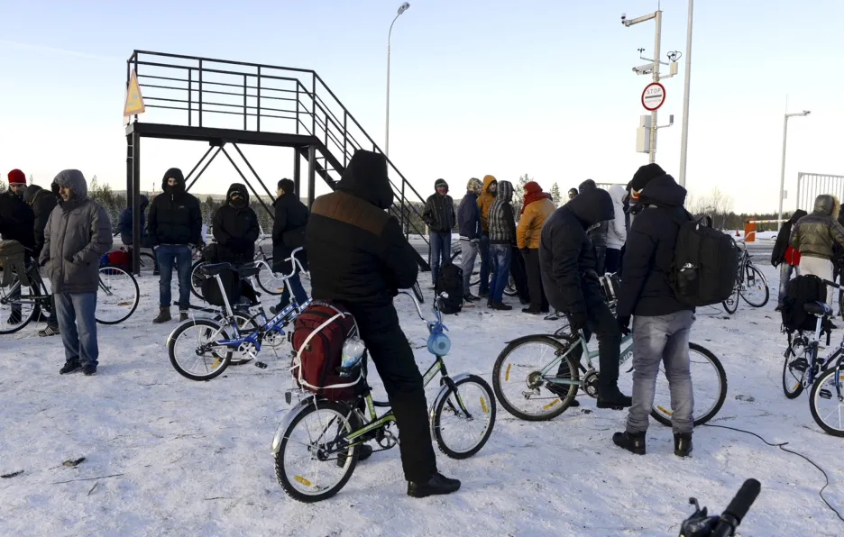 Běženci se shromažďují na jednom ze severních ruských přechodů