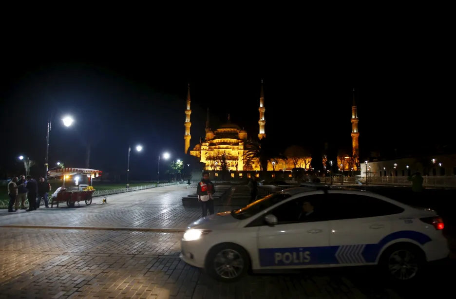 Sebevražedný atentátník zabil v Istanbulu deset lidí