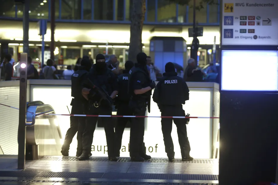 Policie u nákupního centra v Mnichově