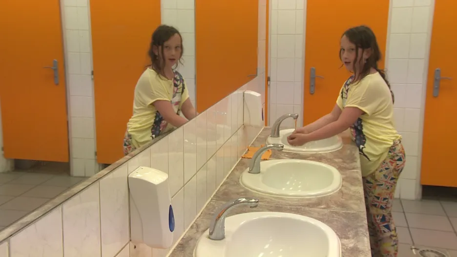 Na některých toaletách pro veřejnost v Brně se  lidé musejí spokojit jen s tekoucí vodou