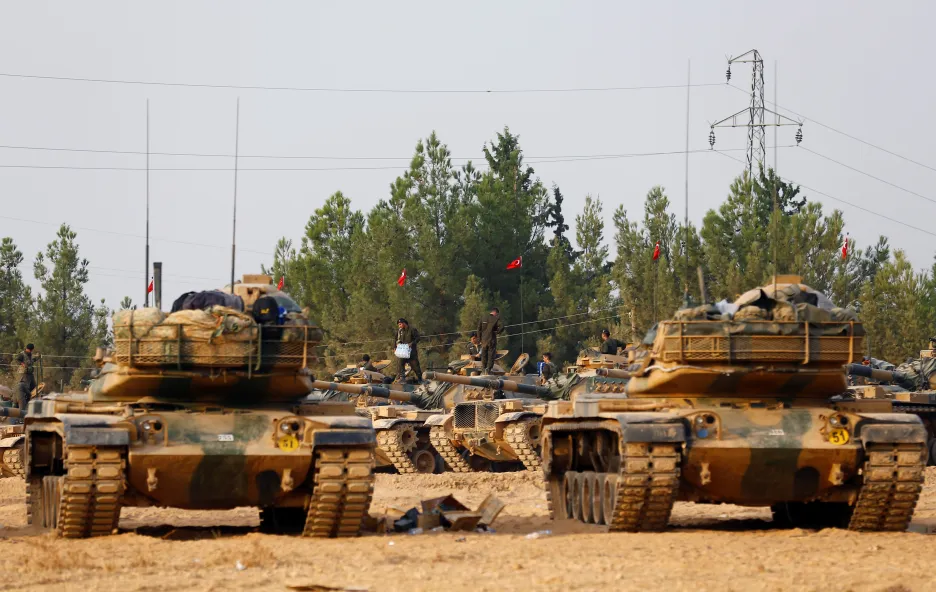 Turecké tanky na hranici se Sýrií