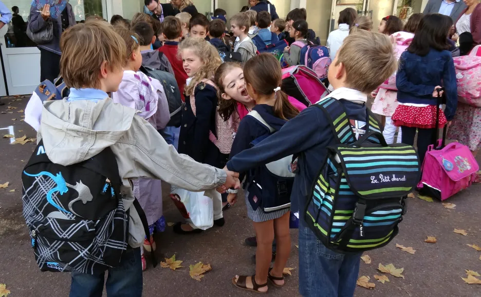 Děti před školou ve Vincennes nedaleko Paříže