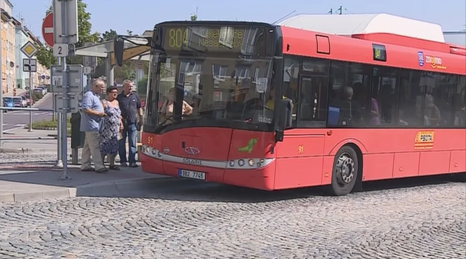 Autobusy ve Znojmě jezdí, řidiči ale zůstávají ve stávkové pohotovosti