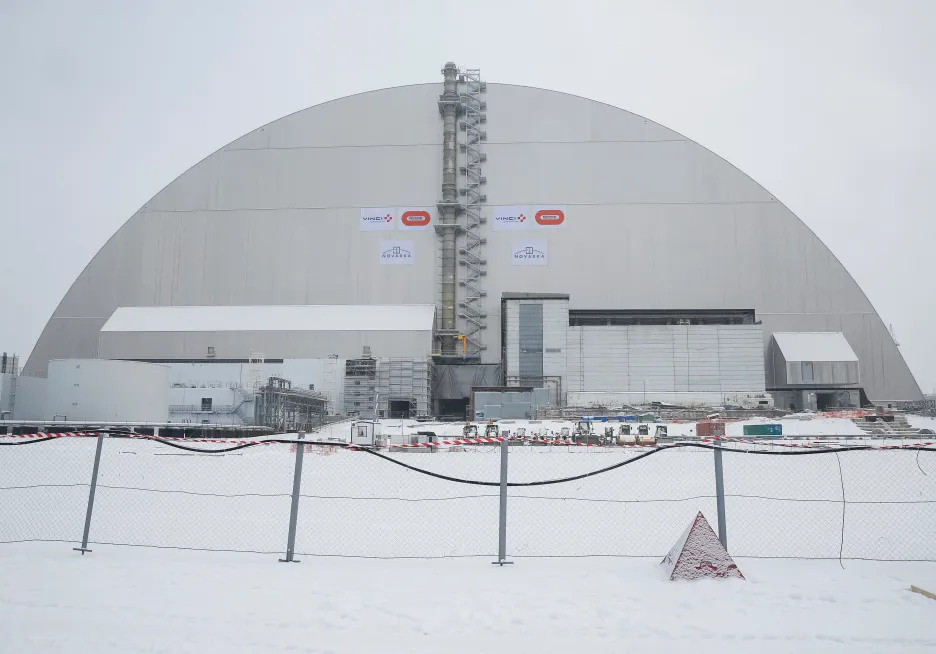 Nový kryt havarovaného reaktoru v Černobylu