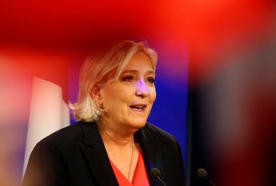 Marine Le Penová uznává porážku ve volbách