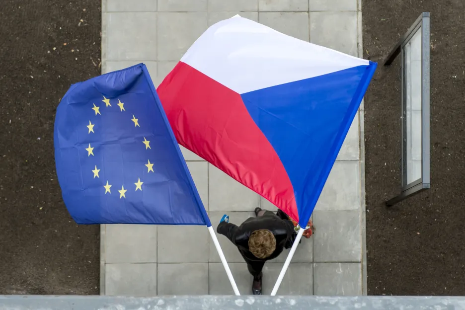 Vlajky České republiky a Evropské unie