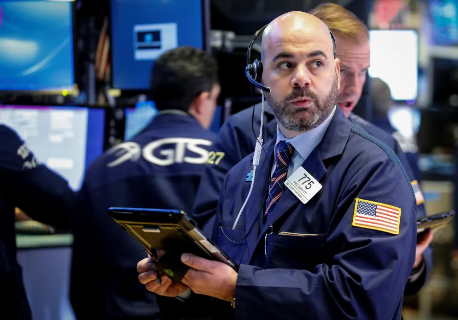 Obchodníci na parketu americké burzy NYSE.