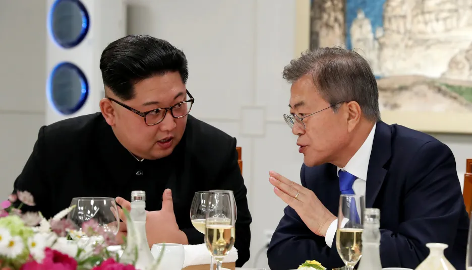  Kim Čong-un v rozhovoru se svým jihokorejským protějškem