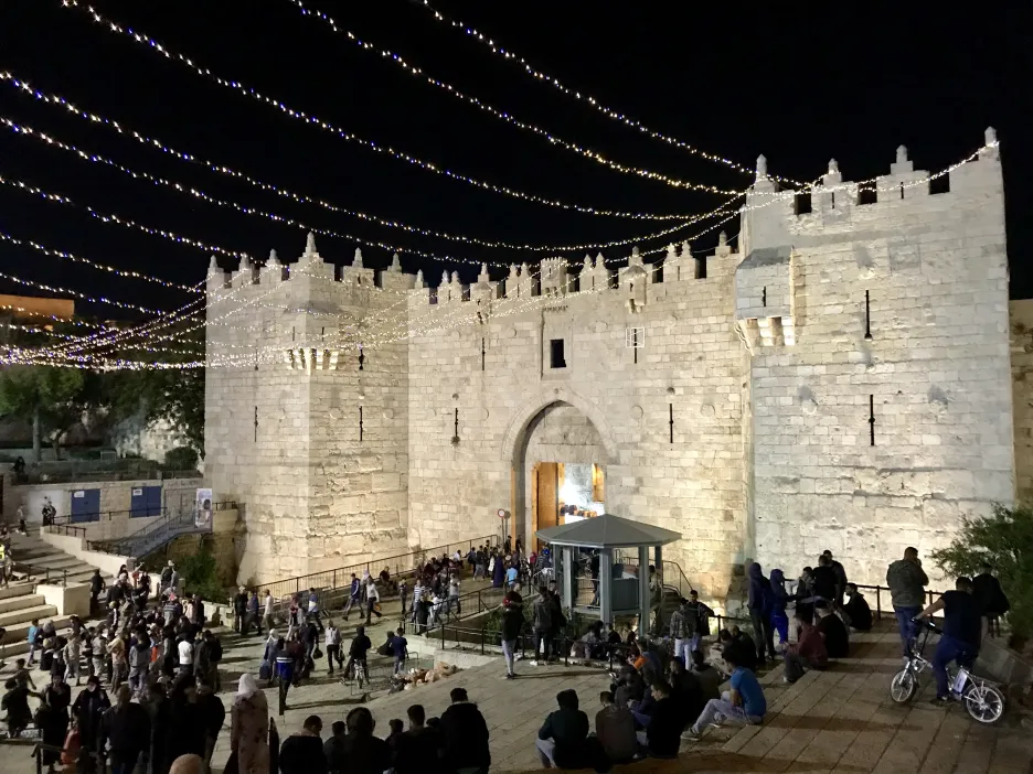 Damašská brána, kterou se chodí do Starého města v Jeruzalémě