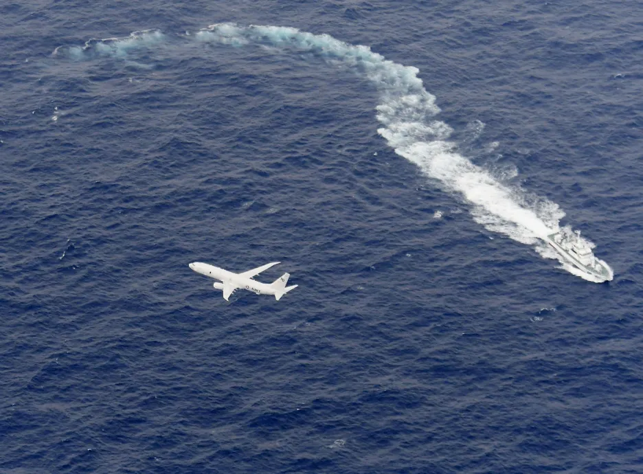 Americký letoun a japonská loď pátrají po pohřešovaných vojácích