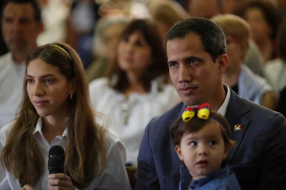 Juan Guaidó s rodinou na mši za Venezuelu