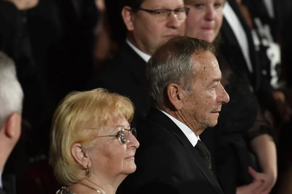 Věra Kuberová se zesnulým manželem Jaroslavem Kuberou na udílení státních vyznamenání v říjnu 2019
